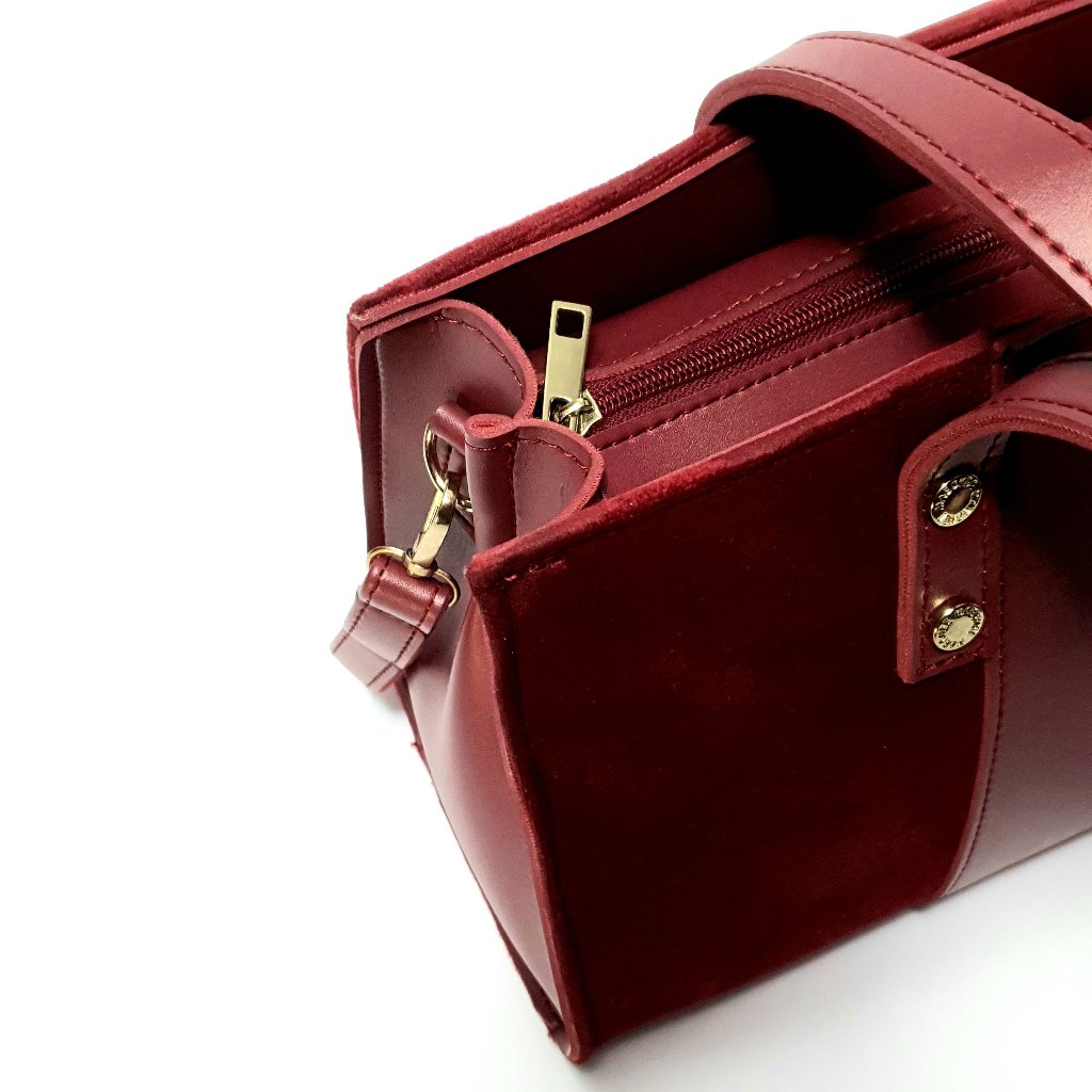 Christian Dior : Elegant Leather Tote Bag